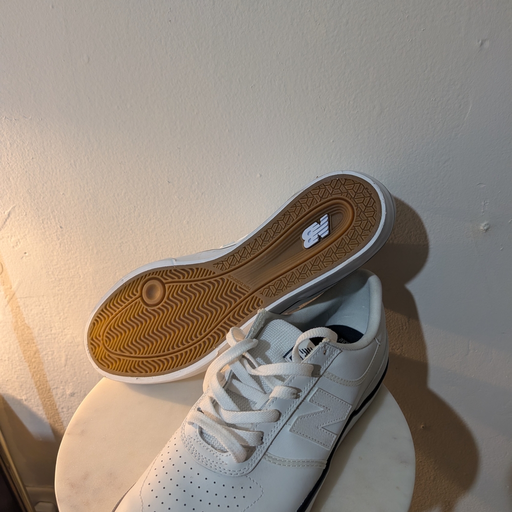 New Balance Men's White and Navy Sneakers Size 13 - Picture 2 of 2